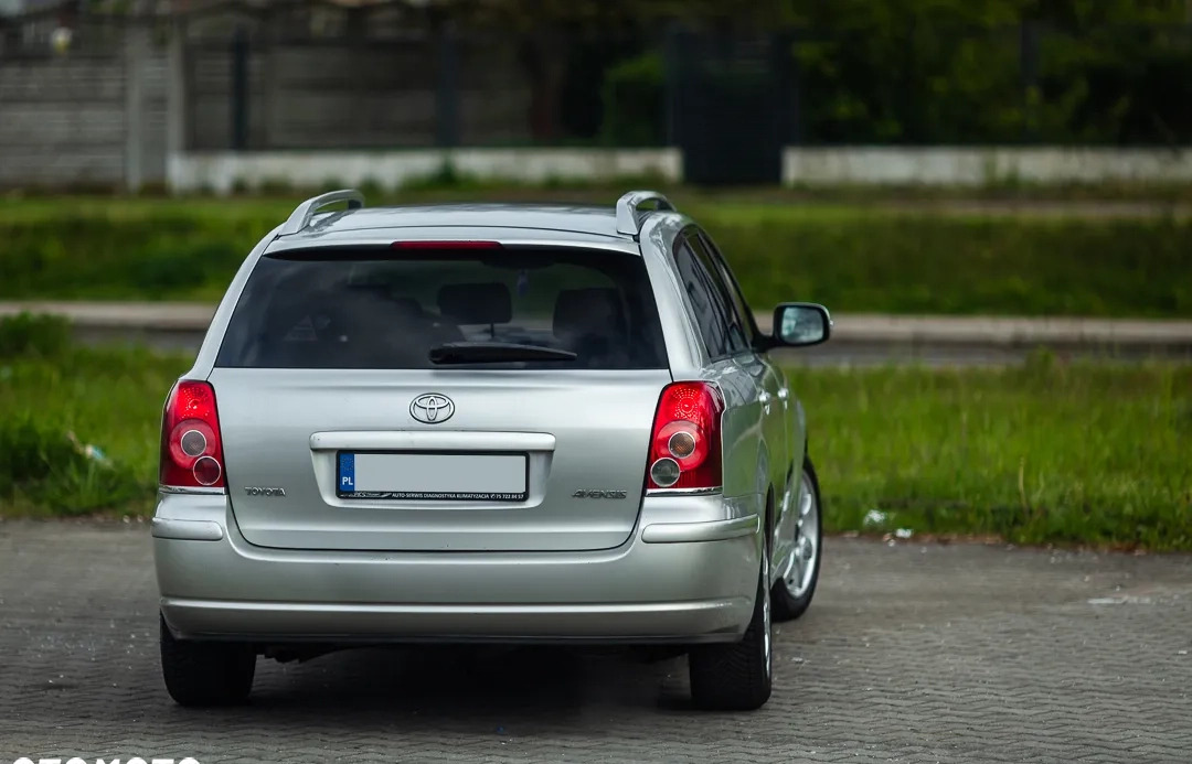 Toyota Avensis cena 18700 przebieg: 152000, rok produkcji 2006 z Gubin małe 379